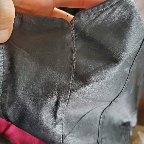 Vintage Black Leather Vest with Snaps - Picture 5 of 5